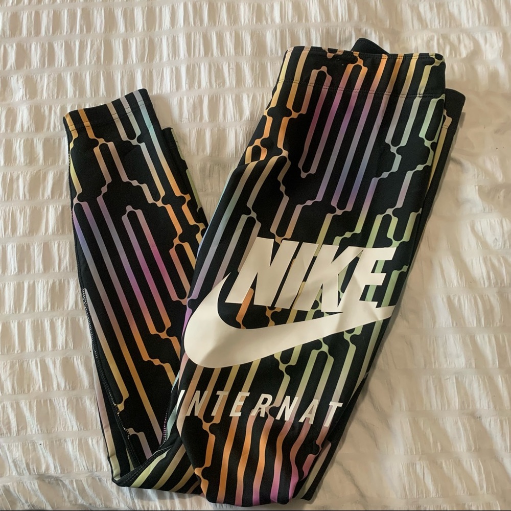 NIKE WOMEN’S LEGGINGS SIZE SMALL